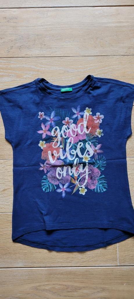 Donkerblauw T- shirt "Good vibes" - Benetton - maat 128 ( 8, Kinderen en Baby's, Kinderkleding | Maat 128, Gebruikt, Meisje, Shirt of Longsleeve