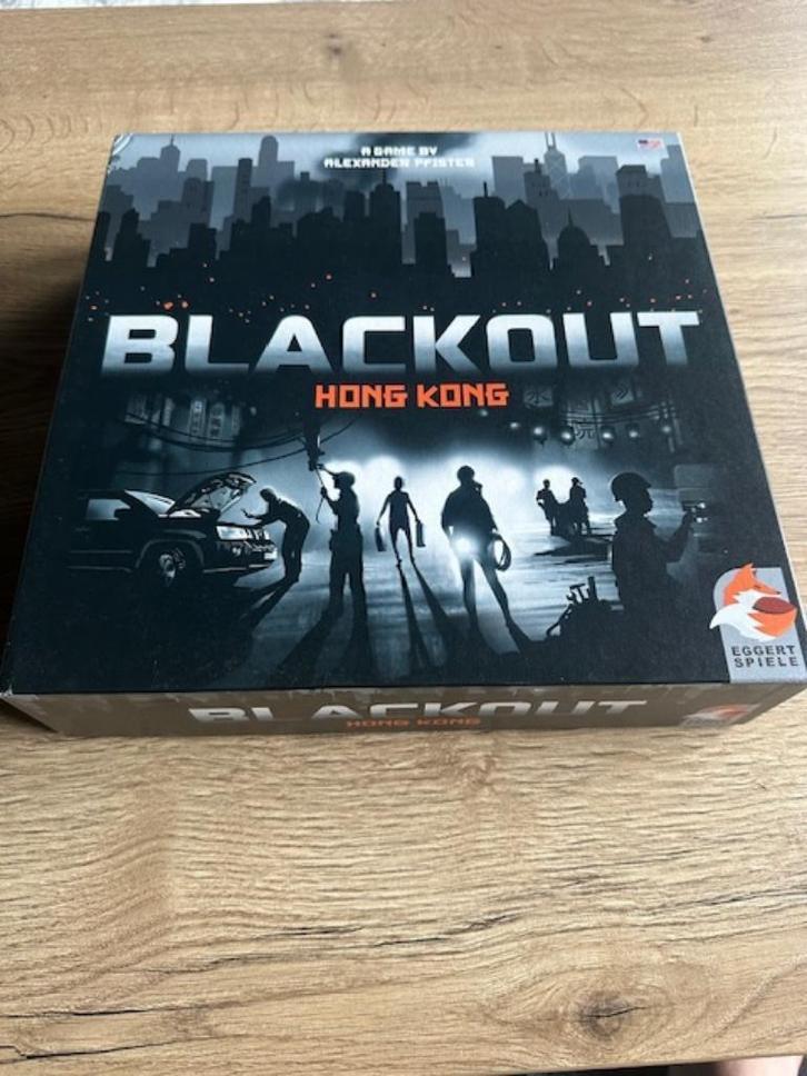 Bordspel - Blackout: Hong Kong, Hobby en Vrije tijd, Gezelschapsspellen | Bordspellen, Zo goed als nieuw, Een of twee spelers