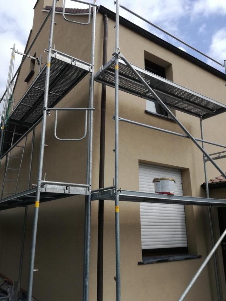 Metalen steigers compleet – ca. 500m² (geen alu), Doe-het-zelf en Bouw, Steigers, Zo goed als nieuw, Gevelsteiger, 5 meter of hoger