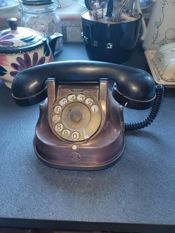 Ancien téléphone en cuivre, Cuivre