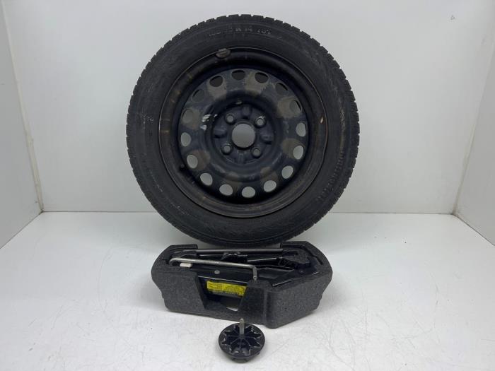 Krikset + reservewiel van een Toyota Aygo, Auto-onderdelen, Overige Auto-onderdelen, Toyota, Gebruikt, 3 maanden garantie, Ophalen of Verzenden