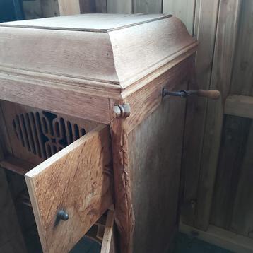 Phonographe ancien rétro en bois, à partir de 100 €