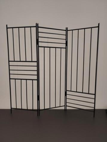 Wandgrill met metalen gaas in schermformaat, Huis en Inrichting, Woonaccessoires | Kamerschermen, Ophalen, Zo goed als nieuw