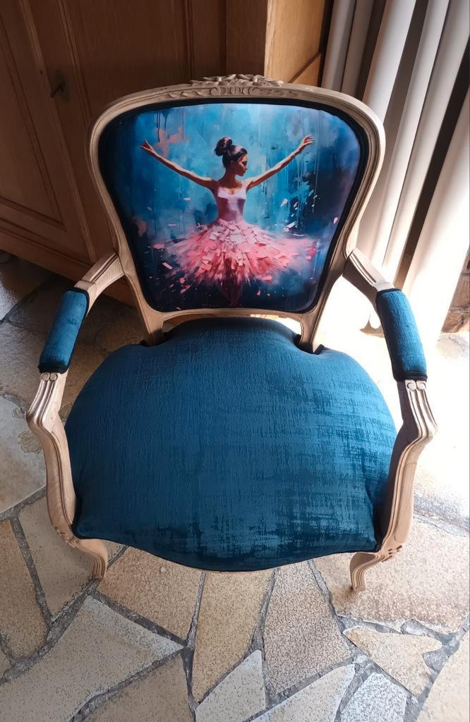 Fauteuil cabriolet style Louis XVI entièrement rénové., Huis en Inrichting, Fauteuils