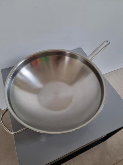 Demeyere Apollo 7 wok pan  32cm diameter, Huis en Inrichting, Keuken | Potten en Pannen, Zo goed als nieuw, Wok, Ophalen of Verzenden