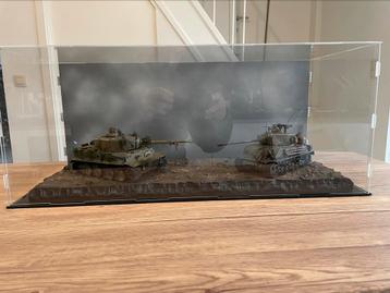 Fury vs Tiger 131 display.  disponible aux enchères