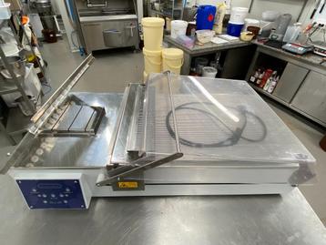 Automatische snijapparaat + snijframes van Chocolate World beschikbaar voor biedingen