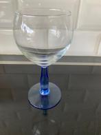 7 wijnglazen blauwe voet, Verzamelen, Glas en Drinkglazen, Ophalen of Verzenden, Gebruikt