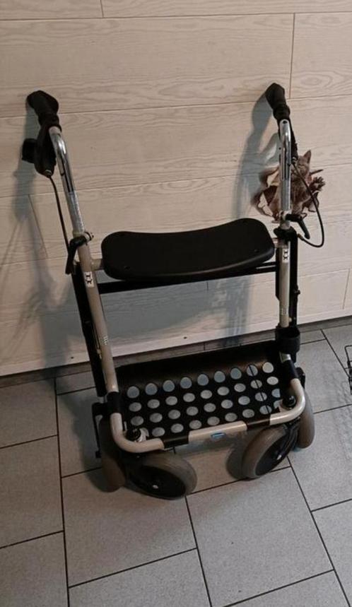 Rollator met 4 wielen, 2 remmen met zitje als nieuw, Diversen, Rollators, Zo goed als nieuw, Opvouwbaar, Ophalen