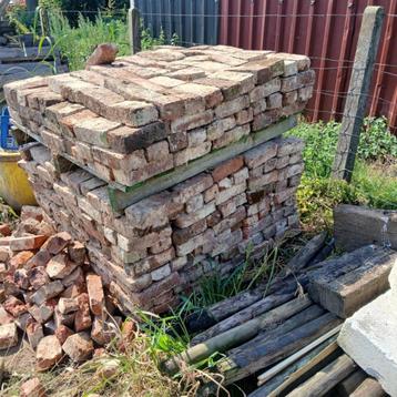 oude bakstenen beschikbaar voor biedingen