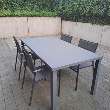 Tuinstel beschikbaar voor biedingen