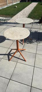 Twee design bistro tafels. Marmeren blad. Merk Pedrali, Ophalen of Verzenden, Gebruikt, Rond, Aluminium