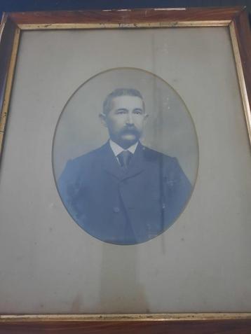 2 oude kaders met foto pépé en mémé beschikbaar voor biedingen