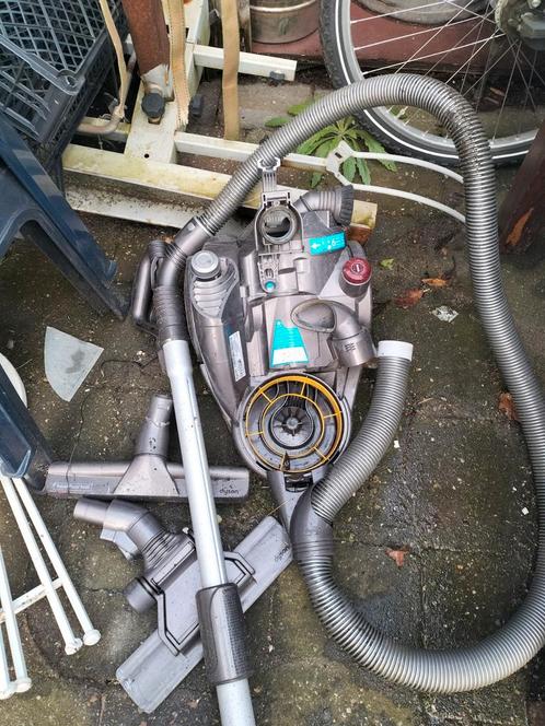 Dyson  onderdelen doet het niet meer. Zie omschrijving, Elektronische apparatuur, Stofzuigers, Zo goed als nieuw, Stofzuiger, Reservoir