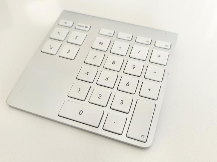 belkin bluetooth numeric keypad IFBT067, Informatique & Logiciels, Claviers, Utilisé, Numerique, Sans fil, Enlèvement