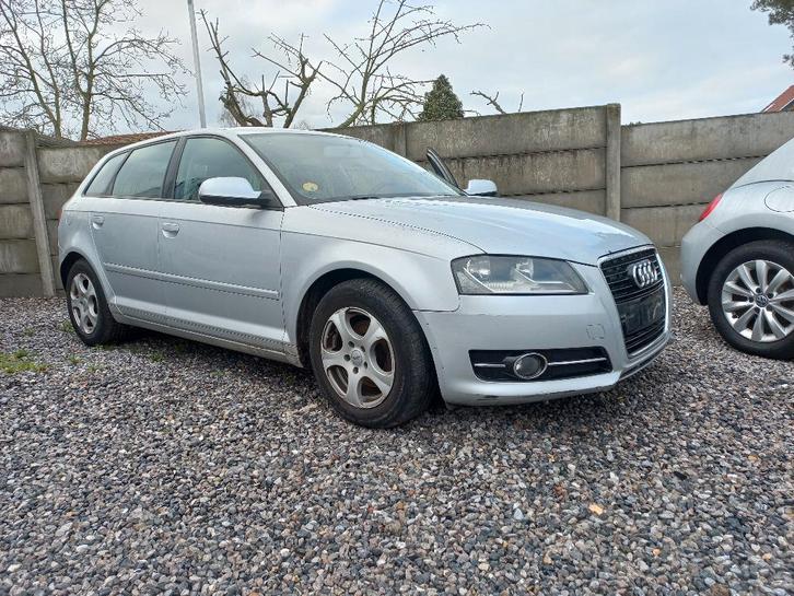 Audi A3 avec problèmes moteur, Autos, Audi, Entreprise, A3, Airbags, Air conditionné, Ordinateur de bord, Verrouillage central