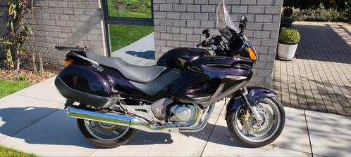 Moto Honda Deauville 650cc 1998 69651km + accessoires!, Motos, Motos | Honda, Particulier, Tourisme, plus de 35 kW, 2 cylindres