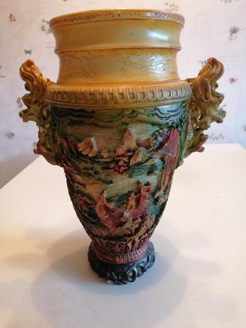 Antieke vaas beschikbaar voor biedingen