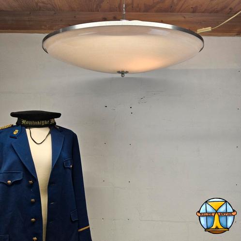 Grote vintage bauhaus stijl hanglamp kunststof (dia: 84cm), Huis en Inrichting, Lampen | Hanglampen, Zo goed als nieuw, Kunststof