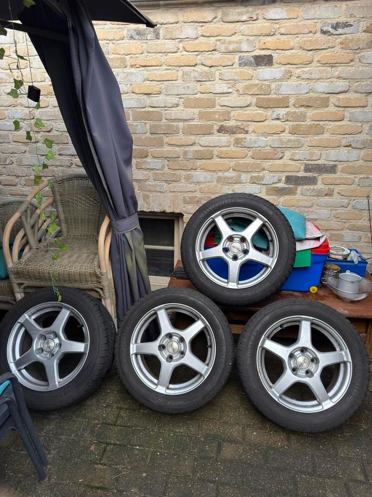 Winterbanden met velgen 205/55/16, Auto-onderdelen, Banden en Velgen, Band(en), Winterbanden, Ophalen