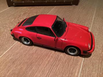 Porsche Carrera 3,2 schaal 1:18 Minichamps beschikbaar voor biedingen