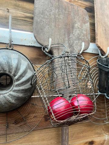 Oud draadmandje, eiermand, slamandje beschikbaar voor biedingen