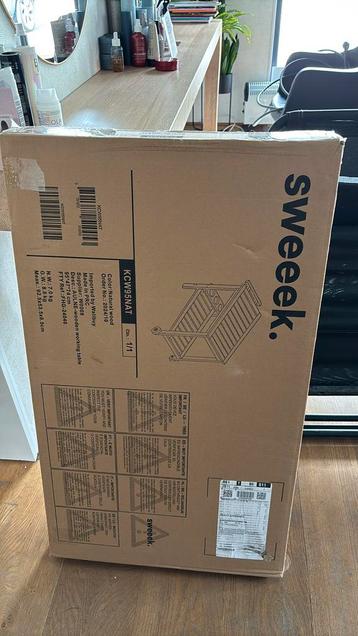 Serveer trolley beschikbaar voor biedingen