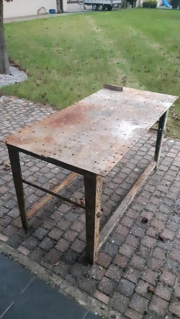 Zware stalen antieke werkbak - tafel beschikbaar voor biedingen