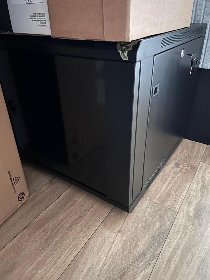 Caymon 12units serverrack voor een spotprijs (dringend weg!), Computers en Software, Serverkasten, Zo goed als nieuw, Glas, Plaatstaal