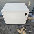 Metalen kast op wieltjes. 70 breed, 60 hoog, 57 diep, Ophalen, Zo goed als nieuw