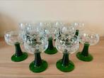 Vintage moezel glazen op groene voet. Grijze tekening moesel, Verzamelen, Glas en Drinkglazen, Ophalen of Verzenden, Zo goed als nieuw