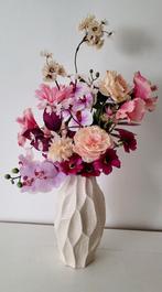 Vaas met bloemstuk, Ophalen, Nieuw, Binnen