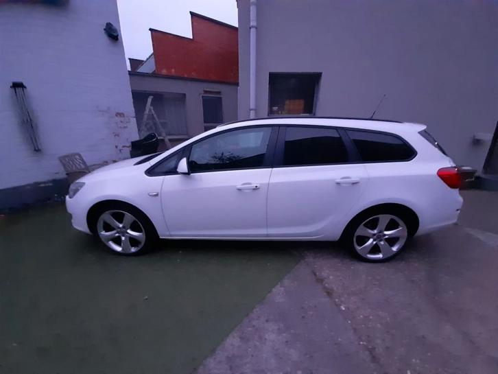 Opel Astrq Sportstourer 1,4 turbo benzine, Auto's, Opel, Particulier, Astra, Benzine, Handgeschakeld, Wit, Dealer onderhouden