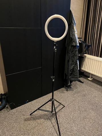 Ringlamp met statief beschikbaar voor biedingen