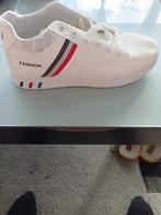 Basquets neuves, Sport en Fitness, Golf, Ophalen, Zo goed als nieuw, Schoenen