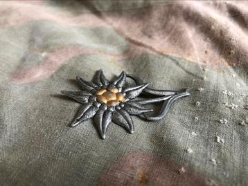 WH WW2 Gebirgsjäger edelweiss cap badge