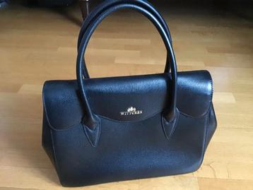 Un sac volumineux en cuire noir de marque Wittchen.