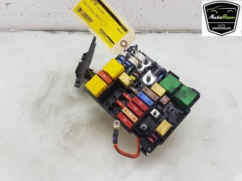 ZEKERINGKAST 308 (L3 / L8 / LB / LH / LP) (9804848580), Auto-onderdelen, Elektronica en Kabels, Peugeot, Gebruikt