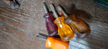 Lot duimpjes , schroevendraaiers . Per stuk of in lot beschikbaar voor biedingen