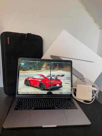 MacBook Pro 13" (2019) Touch Bar + Lader & Etui  beschikbaar voor biedingen