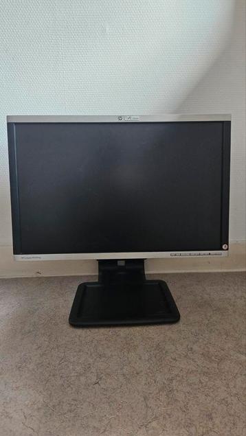 HP 22 Inch Monitor LA2205WG met DisplayPort DVI VGA 3x USB  beschikbaar voor biedingen