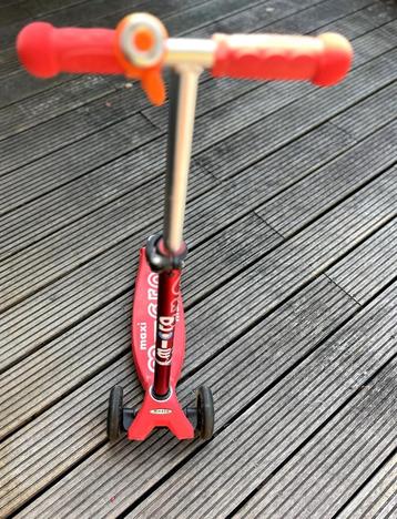 Micro Maxi Deluxe LED Step – Rood beschikbaar voor biedingen