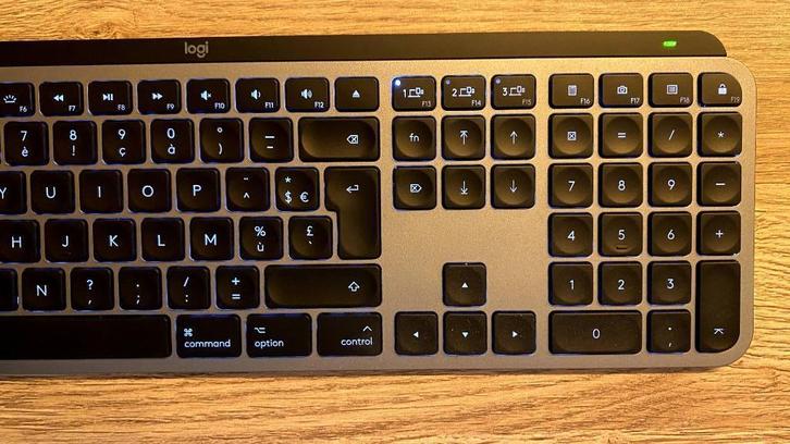 Logitech Azerty (muisstil draadloos toetsenbord), Computers en Software, Toetsenborden, Nieuw, Azerty, Draadloos, Ergonomisch