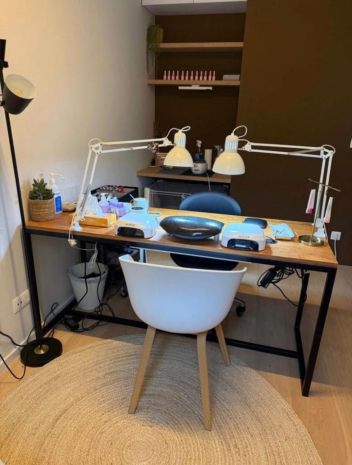 Nageltafel met Taifun 2 afzuiging, Diensten en Vakmensen, Schoonheidsspecialisten | Manicure