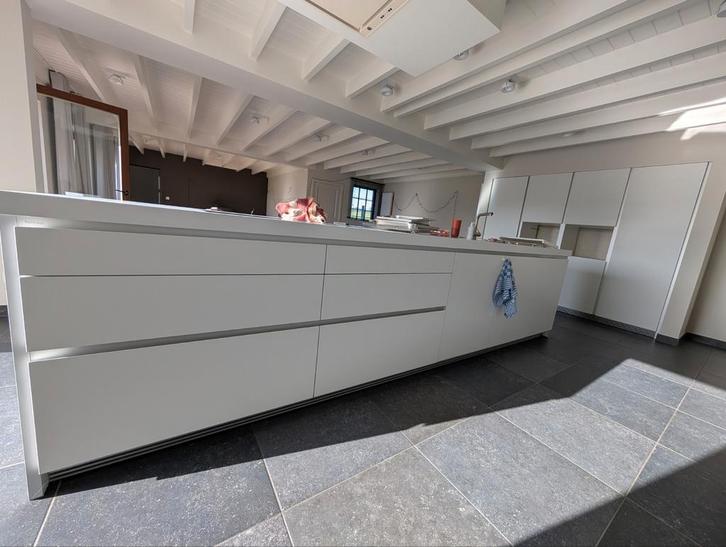 Bulthaup designkeuken wit mat met Gaggenau kookplaat, Huis en Inrichting, Keuken | Complete keukens, Zo goed als nieuw, Wit, Greeploos