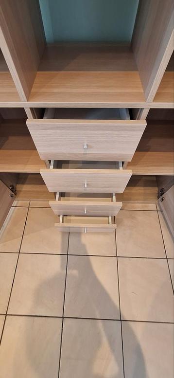 Kallax kast, Enlèvement, Avec porte(s)