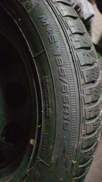 Winterbanden met stalen velg te koop beschikbaar voor biedingen