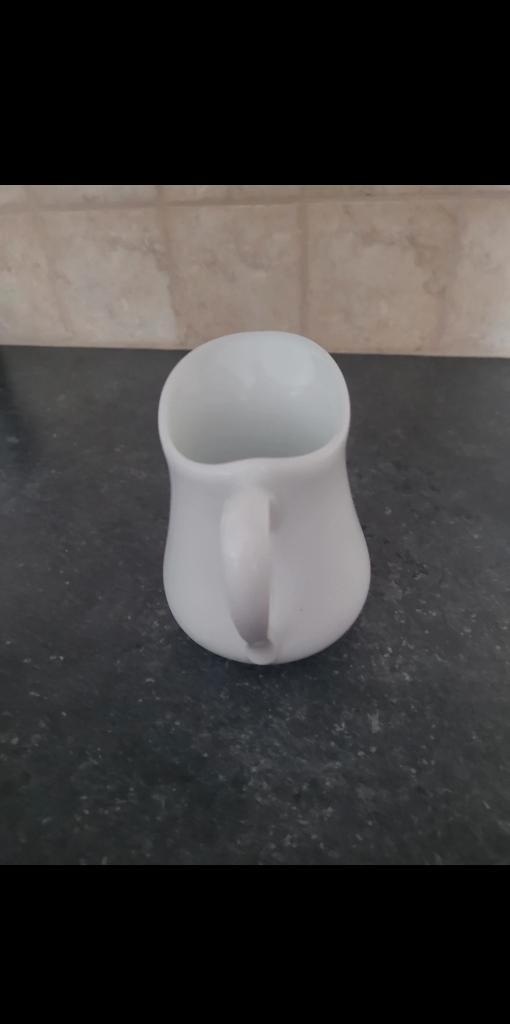 Pot à lait / Crémier en porcelaine blanche 5€, Huis en Inrichting, Keuken | Servies, Nieuw, Kom(men), Overige stijlen, Porselein