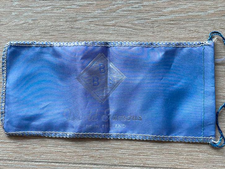 Mooi oud zijden beschermzakje van BBB pijp jaren 60, Verzamelen, Rookartikelen, Aanstekers en Luciferdoosjes, Zo goed als nieuw