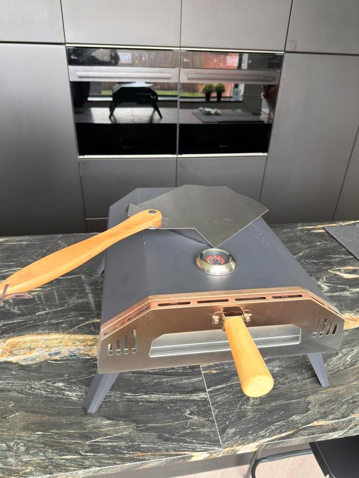 Grillmeister gas pizzaoven met pizzaschep – in goede staat, Tuin en Terras, Pizzaovens, Zo goed als nieuw, Ophalen